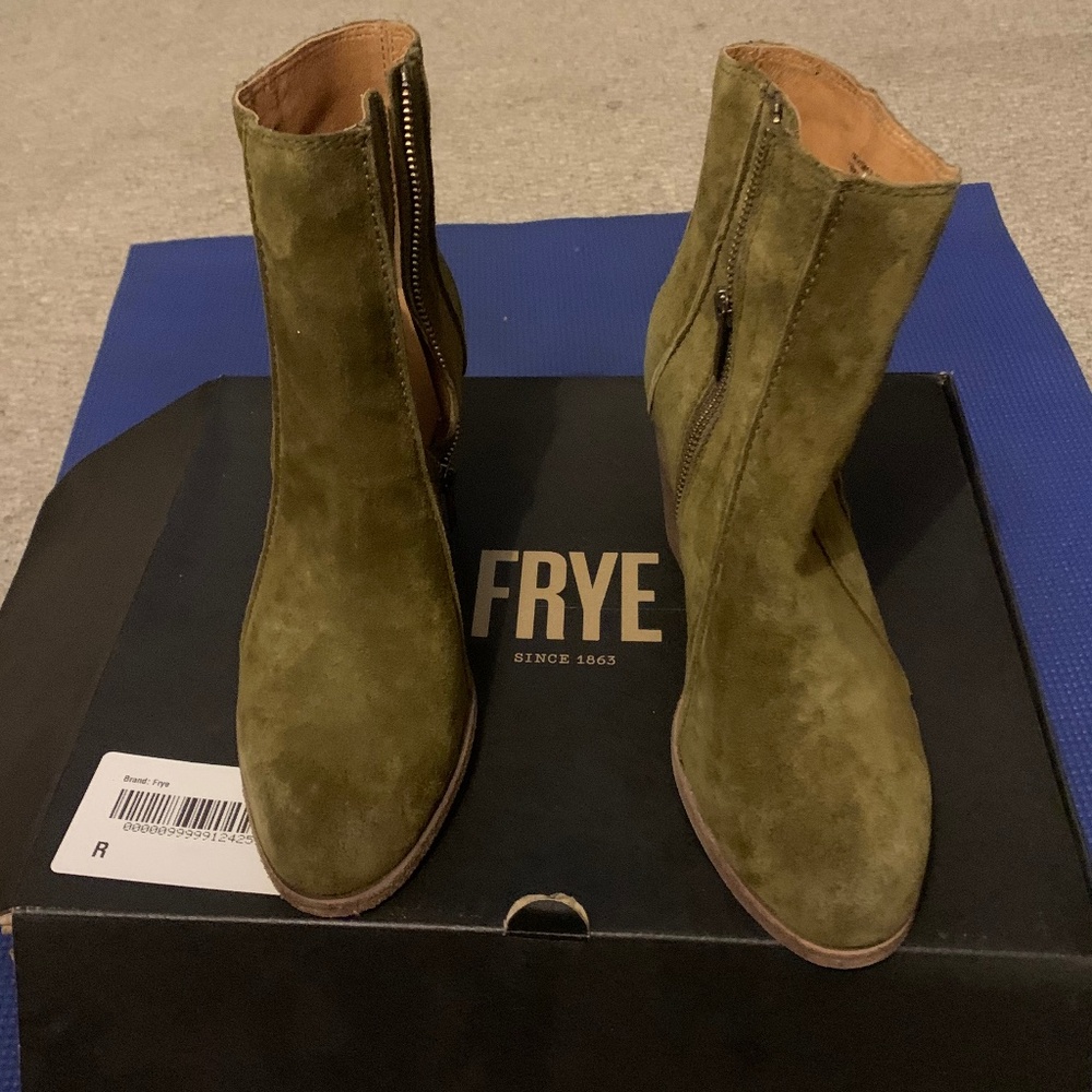 Olive suede Frye boots